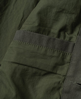 Olive cotton canvas hunting jacket, chest pocket with woven trim