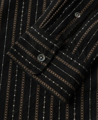 Striped shirt cuff with button closure and matching vertical fabric pattern