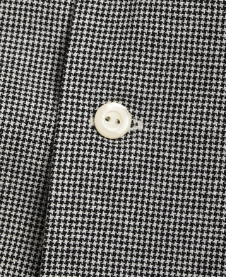 Button Detail of Lot 220A Cotton-Linen Blend Houndstooth Long Sleeve Shirt