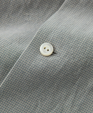 Button Detail of Lot 220A Cotton-Linen Blend Houndstooth Long Sleeve Shirt