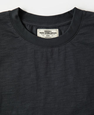 collar detail of dark gray heavyweight slub cotton short sleeve t-shirt