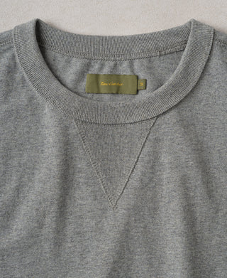collar detail of 1950s V-Gusset Cotton T-Shirt - Heather Gray
