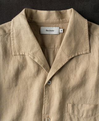 neckline detail of 1950s Italian Collar Linen Short Sleeve Shirt - Light Coffee