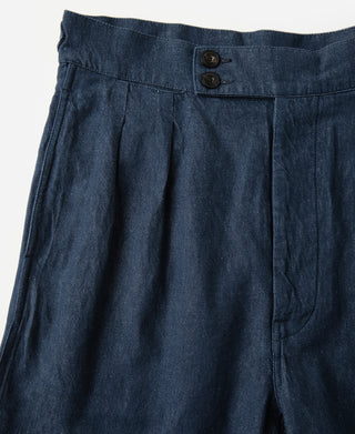 waist detail of Indigo Relaxed Double-Pleated Hemp-Cotton Shorts 